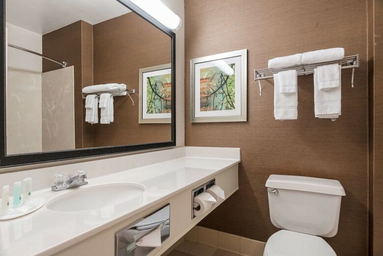 Hotel Quality Inn & Suites