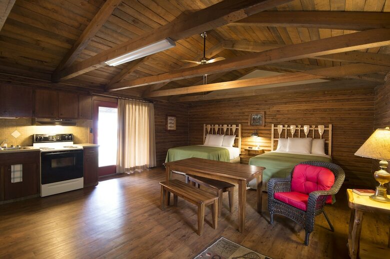 Cabana Lindsey's Resort