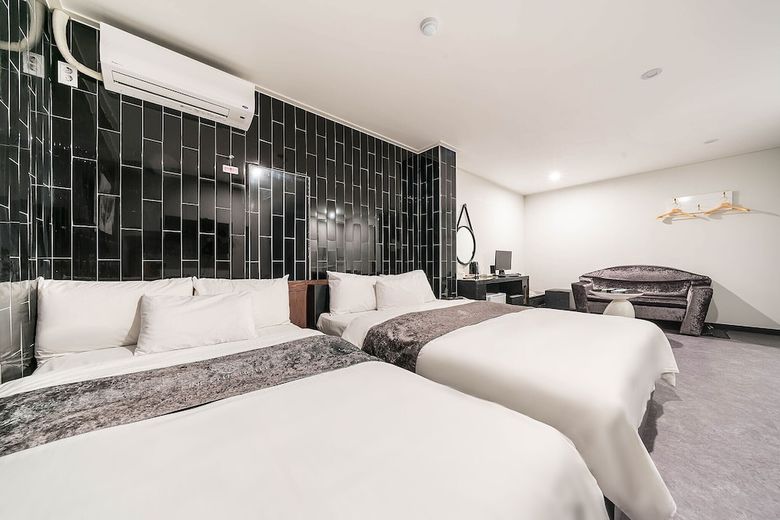 Line Hotel