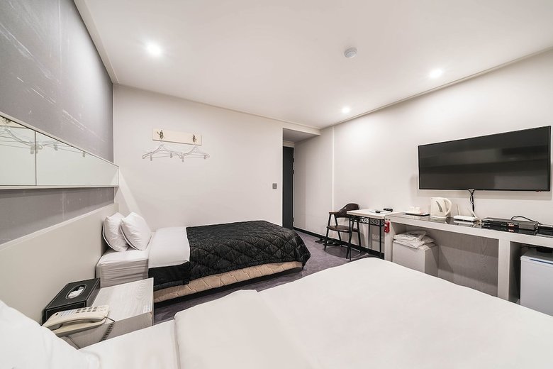 Line Hotel
