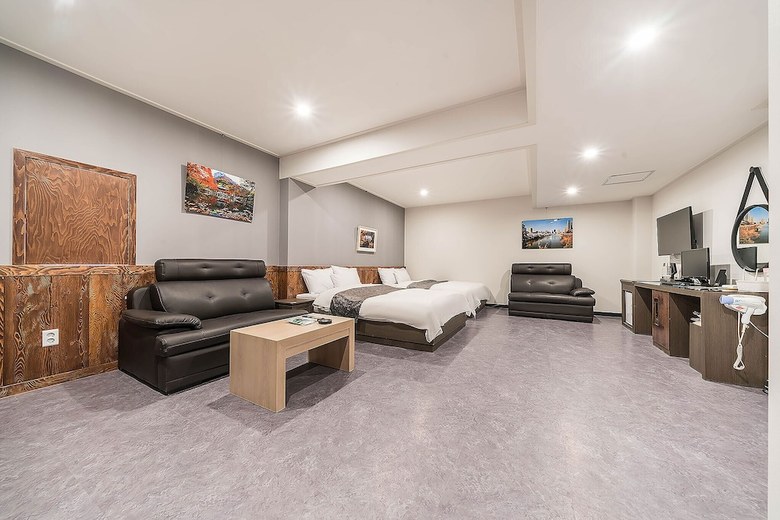Line Hotel