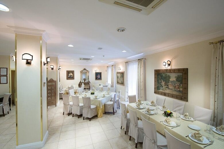 Akropolis Hotel
