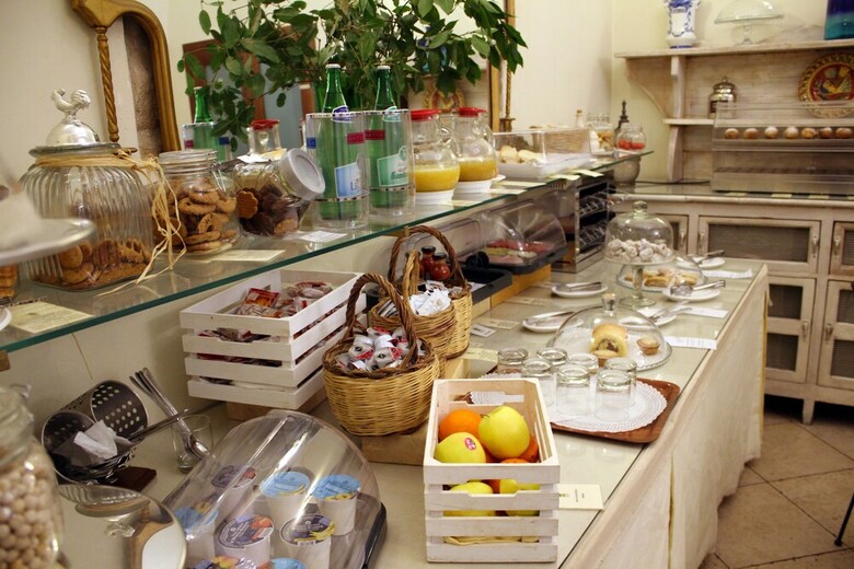 Akropolis Hotel