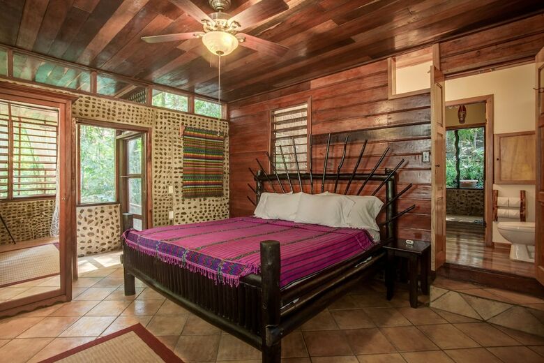 Posada Table Rock Jungle Lodge