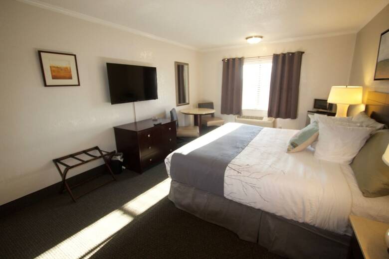 Hotel At Home Inn & Suites