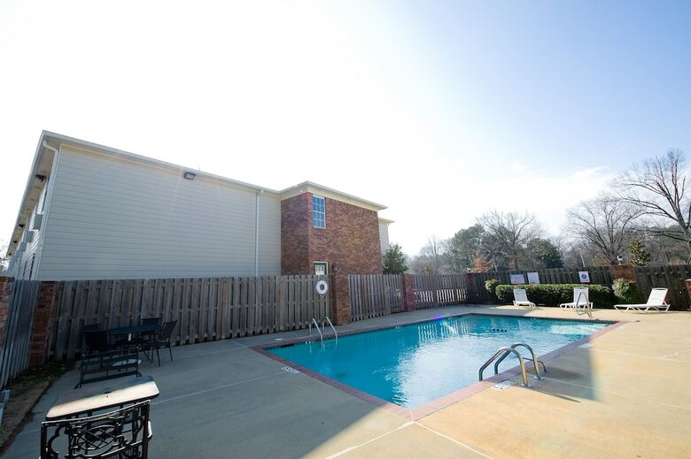 Hotel Plantation Oaks Suites & Inn