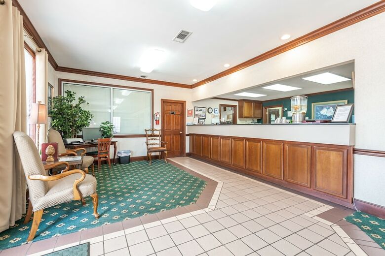 Hotel Plantation Oaks Suites & Inn