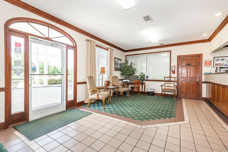 Hotel Plantation Oaks Suites & Inn