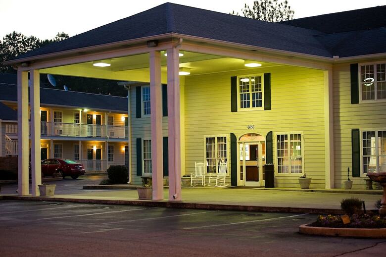 Hotel Plantation Oaks Suites & Inn