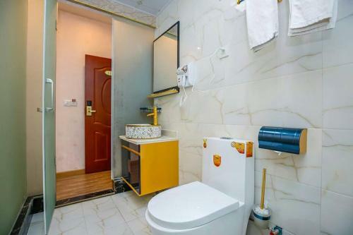 Yuhang Business Hotel
