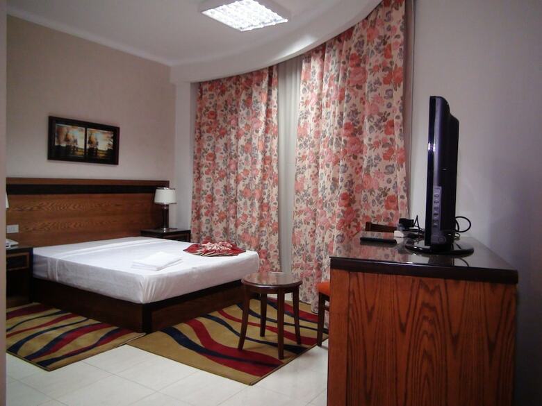 Glorious Hotel