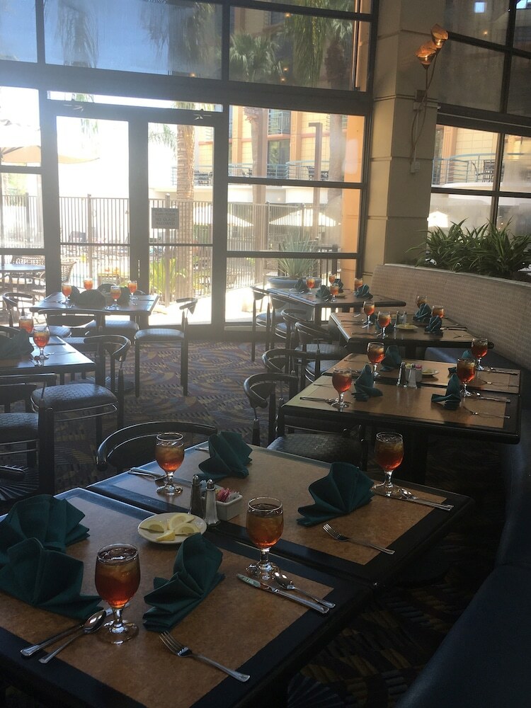 Hotel Embassy Suites Phoenix - Biltmore