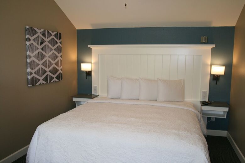 Hotel Waterside Suites & Marina