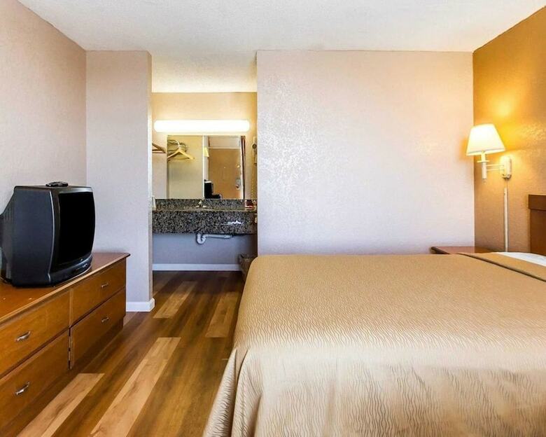 Motel Econo Lodge And Suites Bricktown