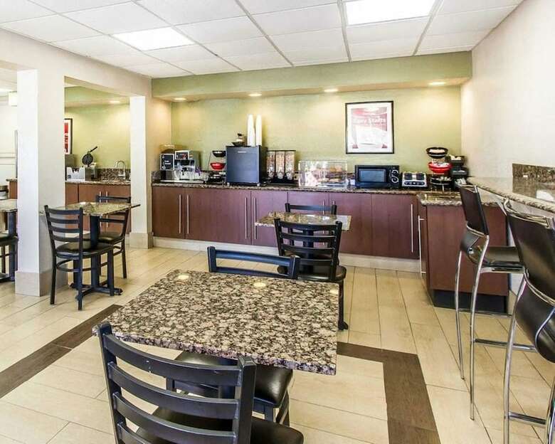 Motel Econo Lodge And Suites Bricktown