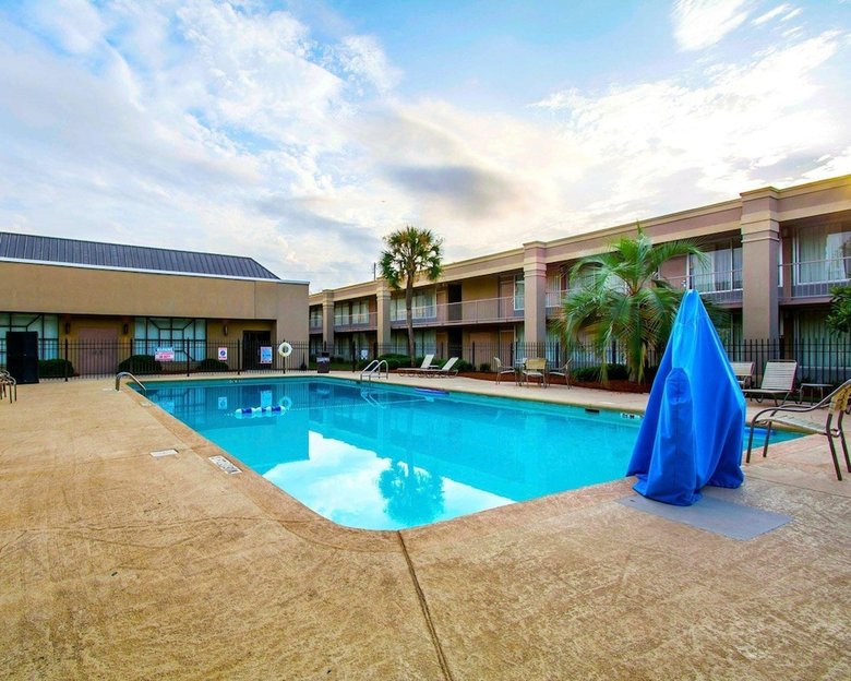 Hotel Clarion Inn & Suites Dothan South