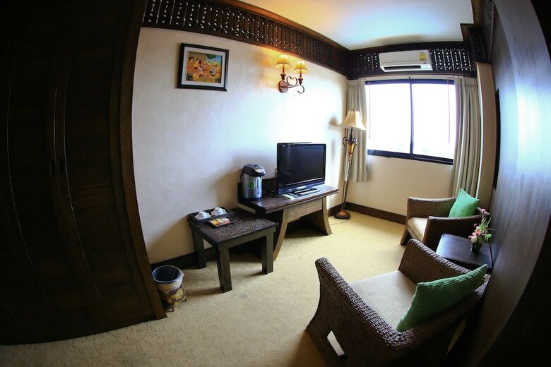 Ruean Phae Royal Park Hotel