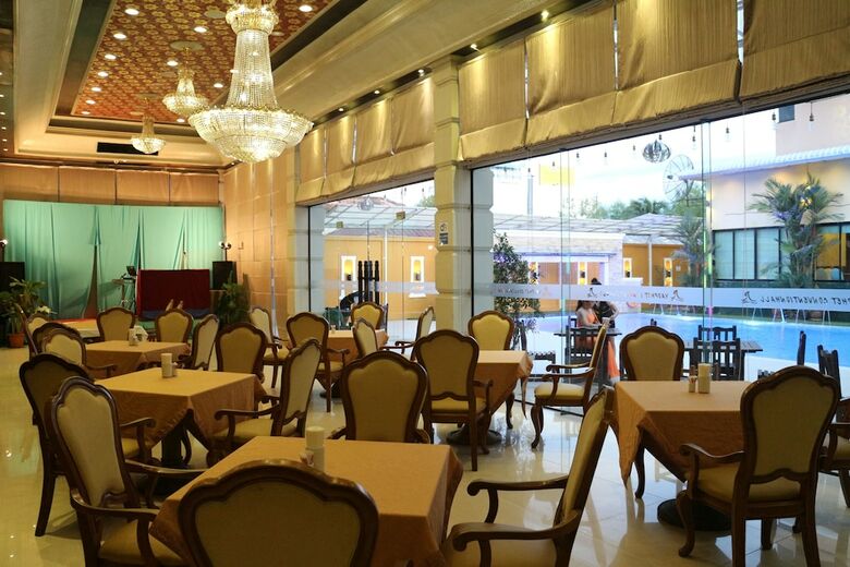 Ruean Phae Royal Park Hotel
