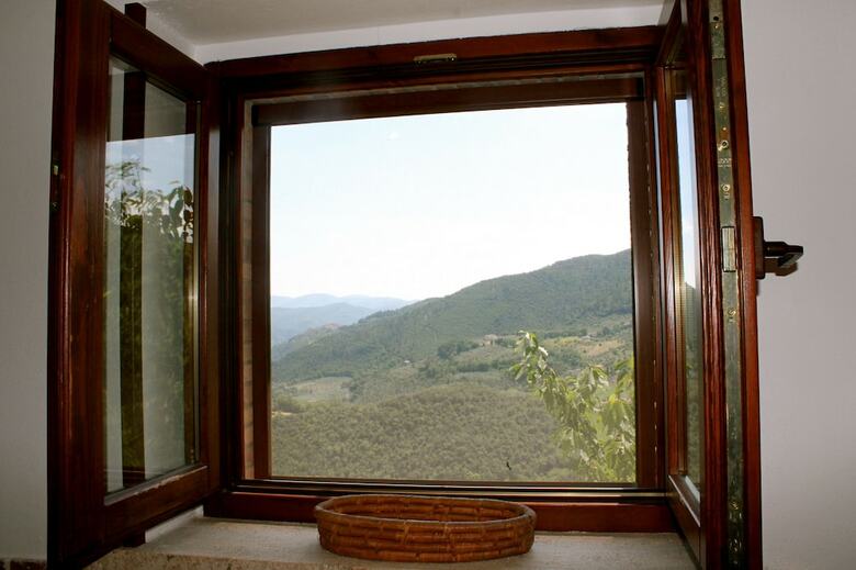 Guesthouse Runcini Dormire In Un Borgo Medievale