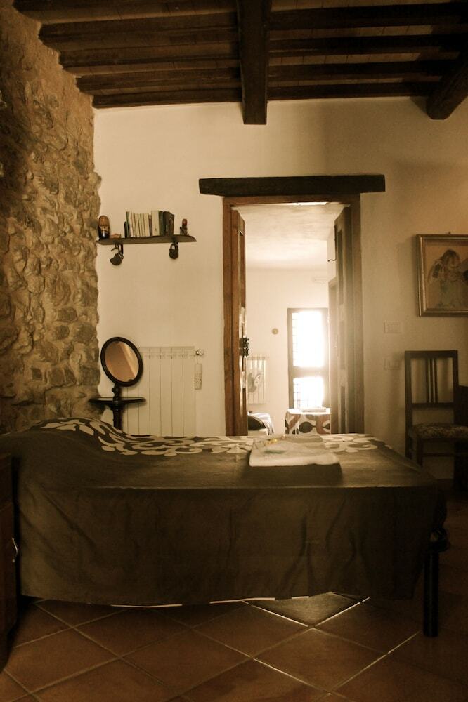 Guesthouse Runcini Dormire In Un Borgo Medievale
