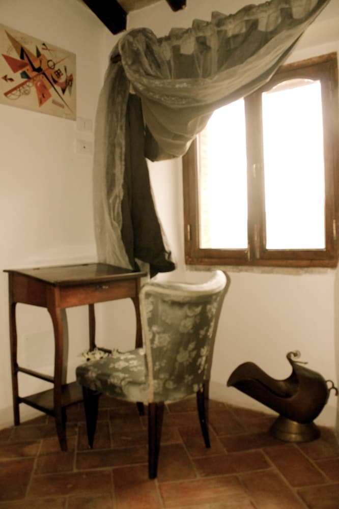 Guesthouse Runcini Dormire In Un Borgo Medievale