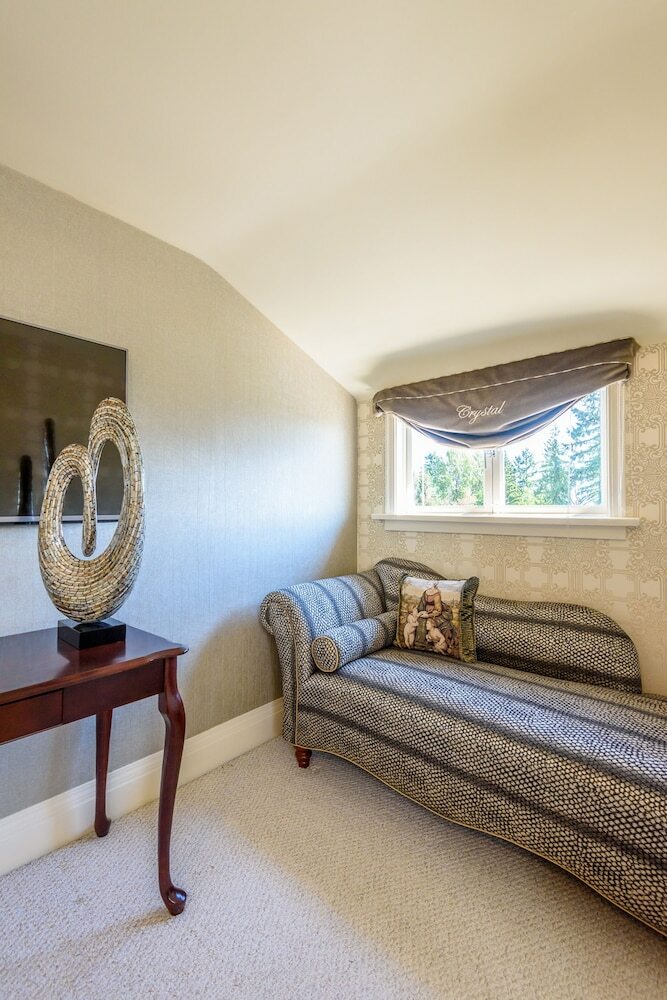 Crystal's View Bed & Breakfast