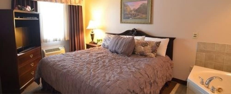 Hotel Hearthstone Inn & Suites