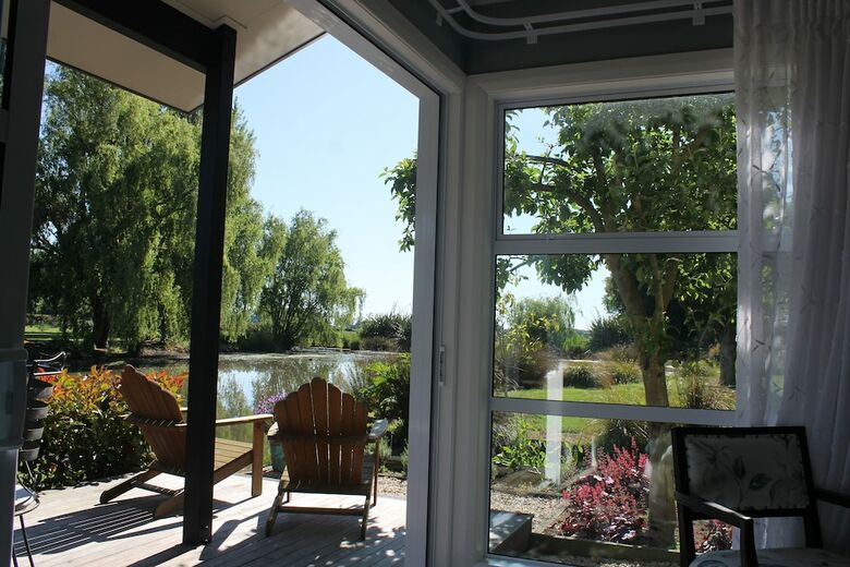 Bed & Breakfast Revive On Oakview Boutique Accommodation And Spa