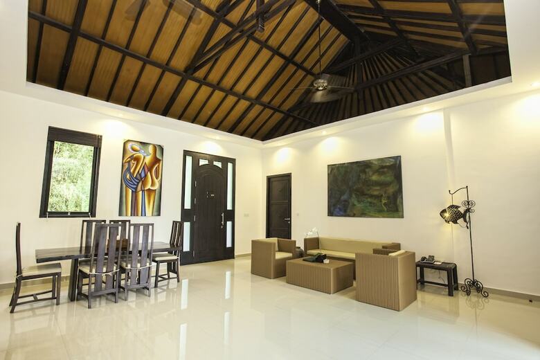 Hotel Alam Sembuwuk Resort