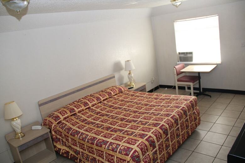 Superlodge Motel