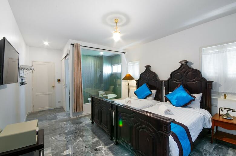 Hotel Dharasom Colonial House