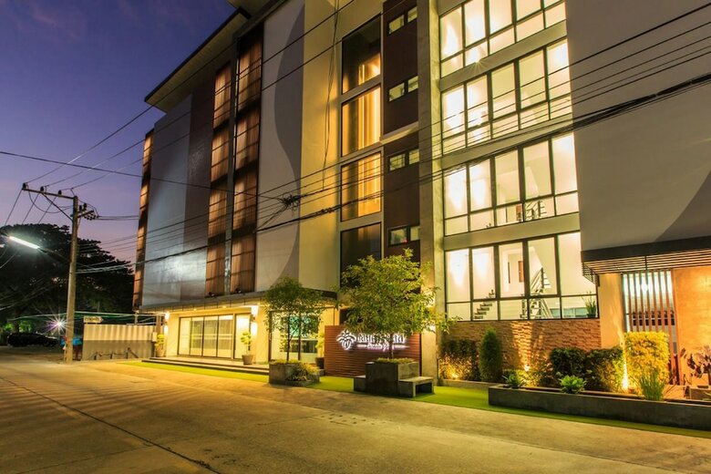 Hotel Chonlada Place