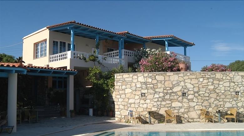 Nicolas Apartments