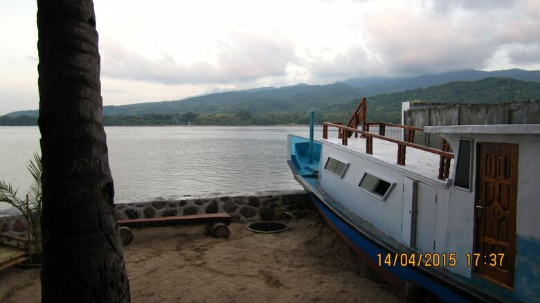 Bed & Breakfast Larantuka Beach Apartments.