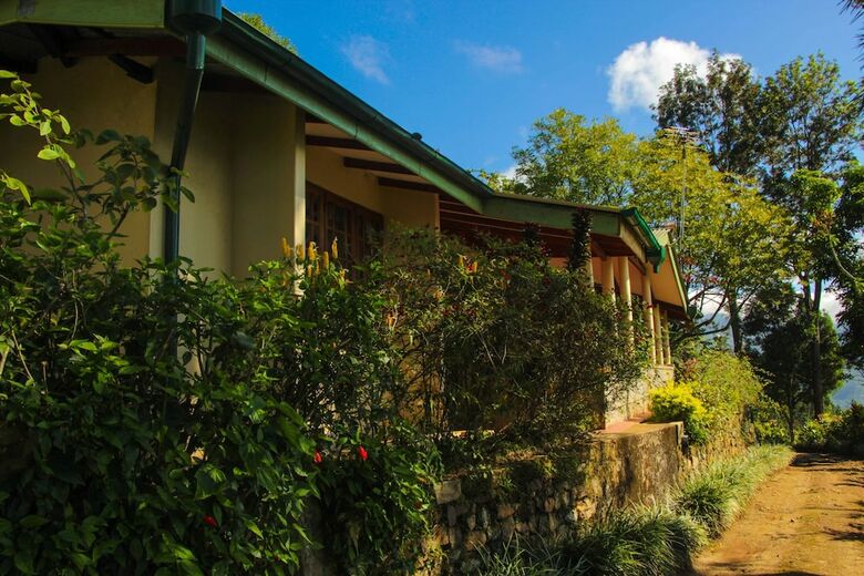 Hotel Hatale Mini Worlds End Bungalow