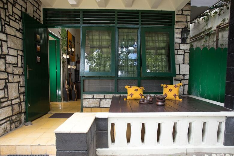 Hotel Mango Tree Dipudjo Homestay
