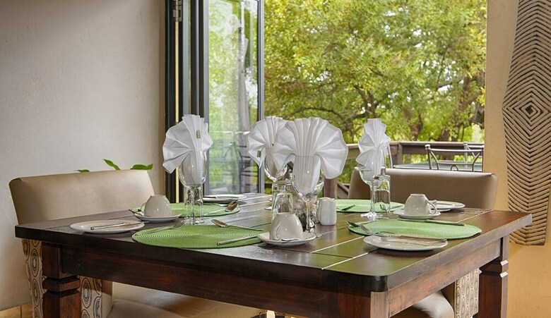 Posada Elephant Plains Game Lodge