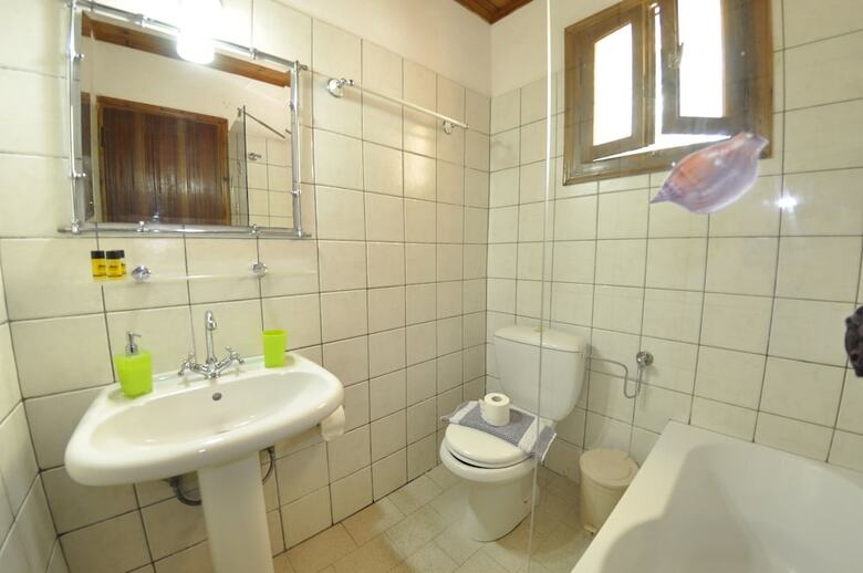 Adamantia Hotel