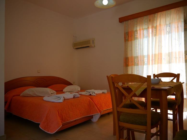 Apartamentos Tria Adelphia
