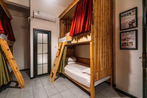 Chengdu Flipflop Lounge Hostel