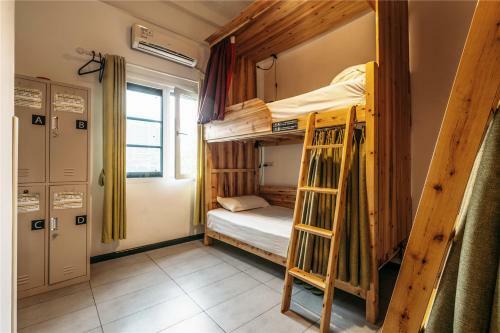 Chengdu Flipflop Lounge Hostel