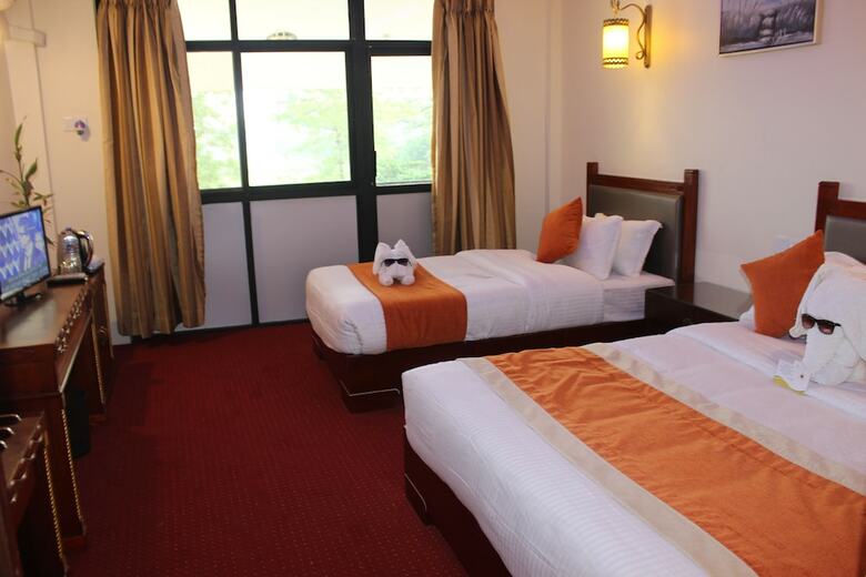 Hotel Jungle Crown