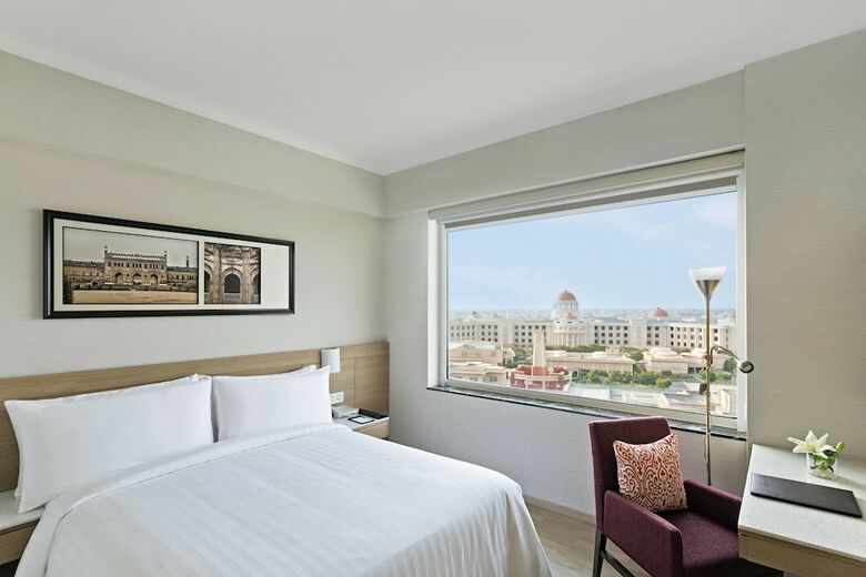 Hotel Fairfield By Marriott Lucknow