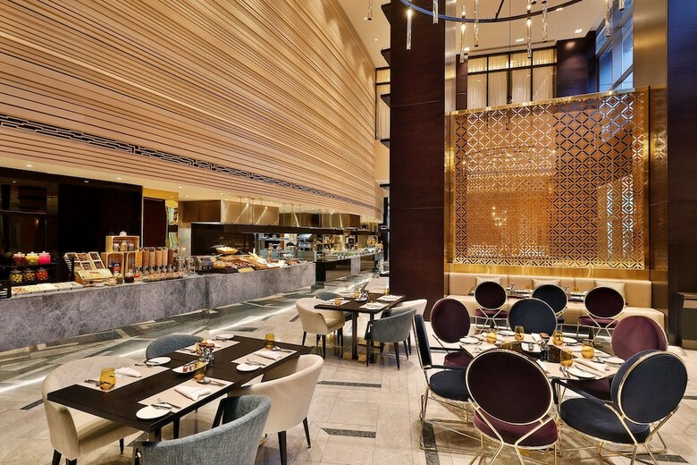 Alrayyan Hotel Doha, Curio Collection By Hilton