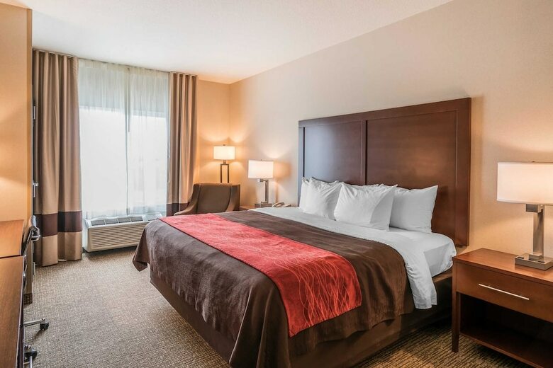 Hotel Comfort Inn & Suites