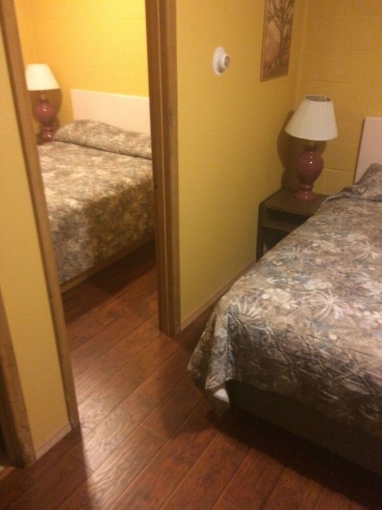 Satellite Motel