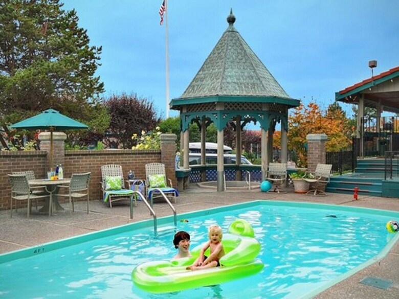 Motel Coachman Inn & Suites
