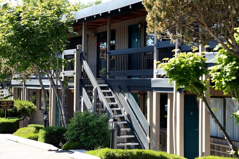Motel Coachman Inn & Suites