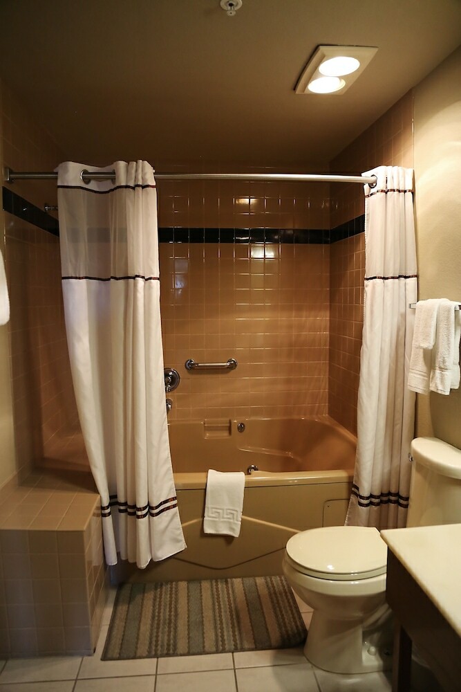 Motel Coachman Inn & Suites