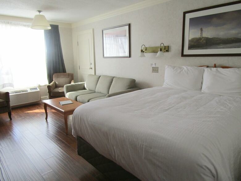 Hotel Claymore Inn & Suites